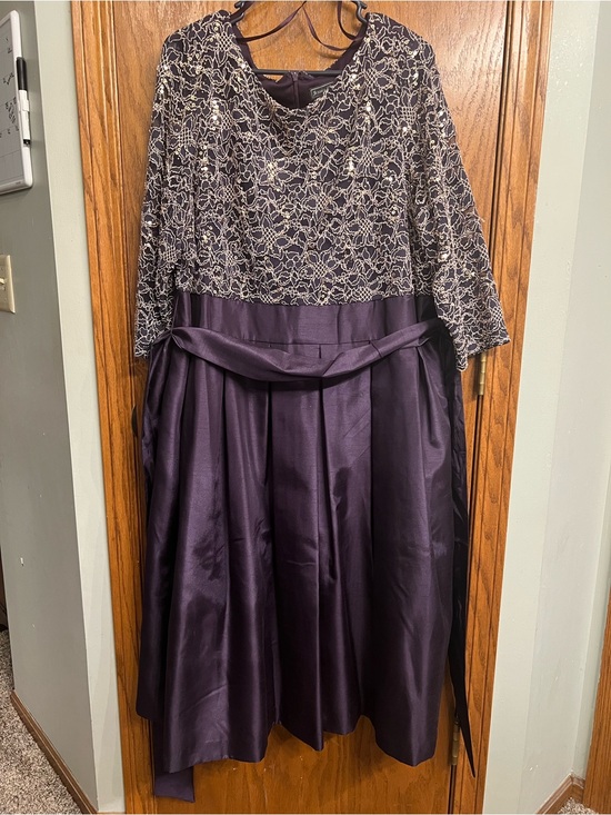 Jessica Howard Dresses & Skirts - Jessica Howard Plum Purple Midi Dress with Gold Accents